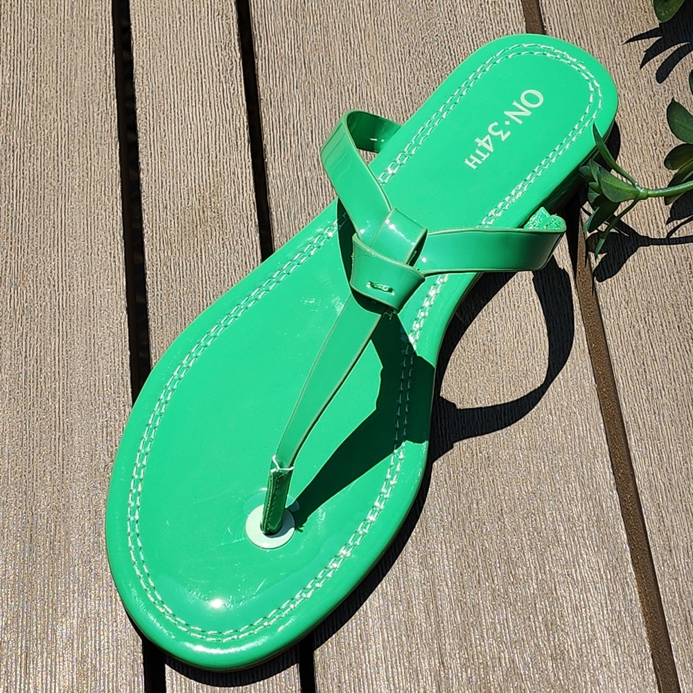 On 34th Women's Galinaa Green Patent Knotted T-straps Slip-on Sandals Size 8 - Picture 2 of 14